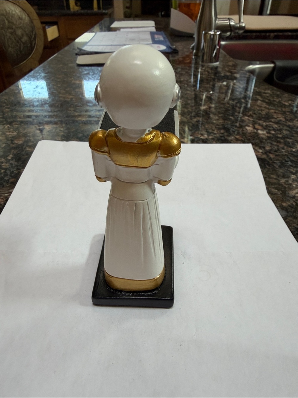 Alien Watch Stand Holder White and Gold - Picture 4 of 5